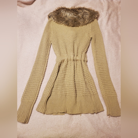 Wet Seal sweater - Picture 2 of 3